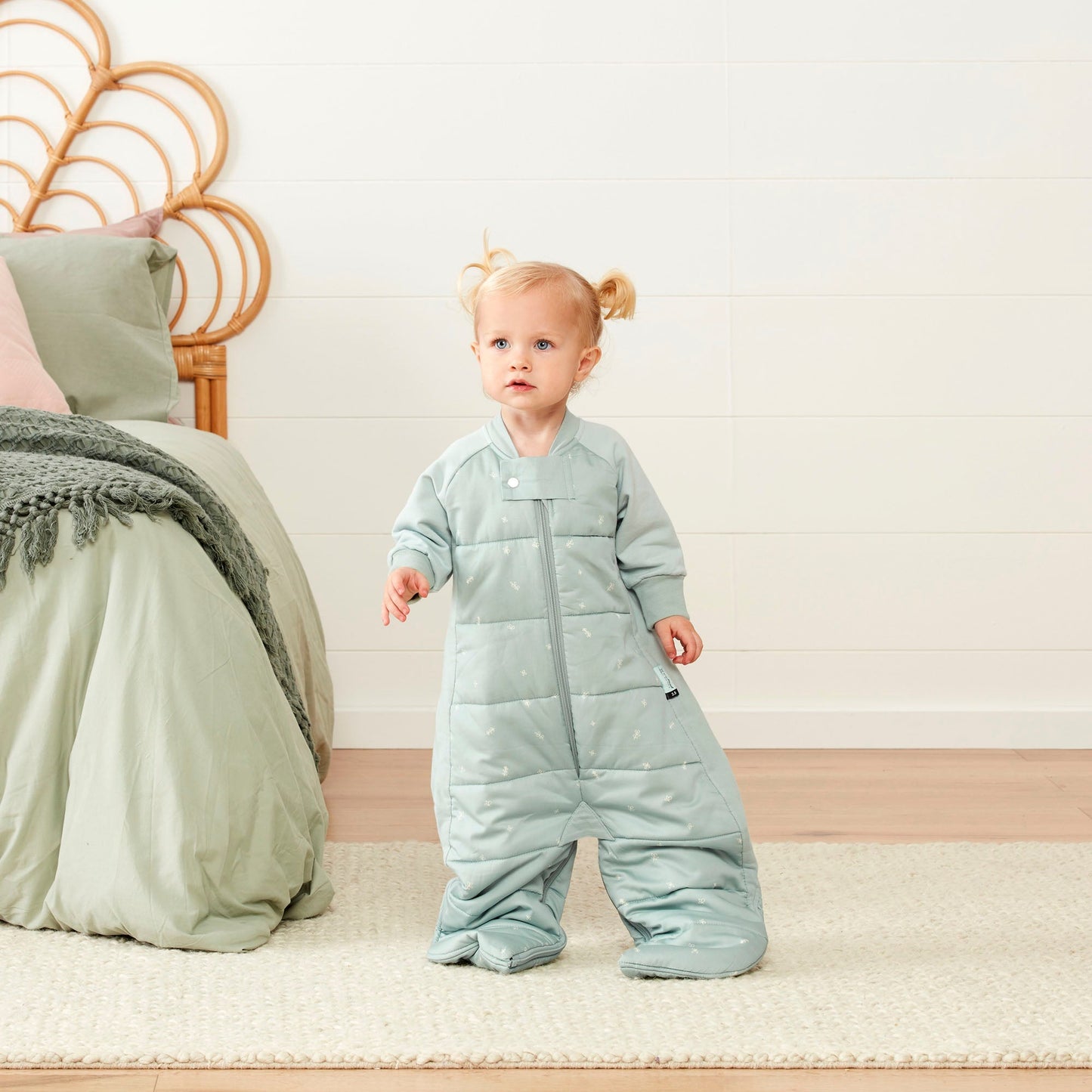 ergoPouch - Organic Winter Long Sleeved 2 in 1 Sleeping Suit Bag - Sage 2.5 TOG