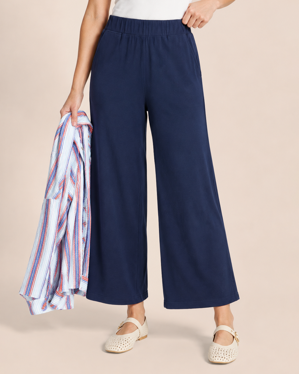 Weekend Ease Wide Leg Crop Pant in Navy
