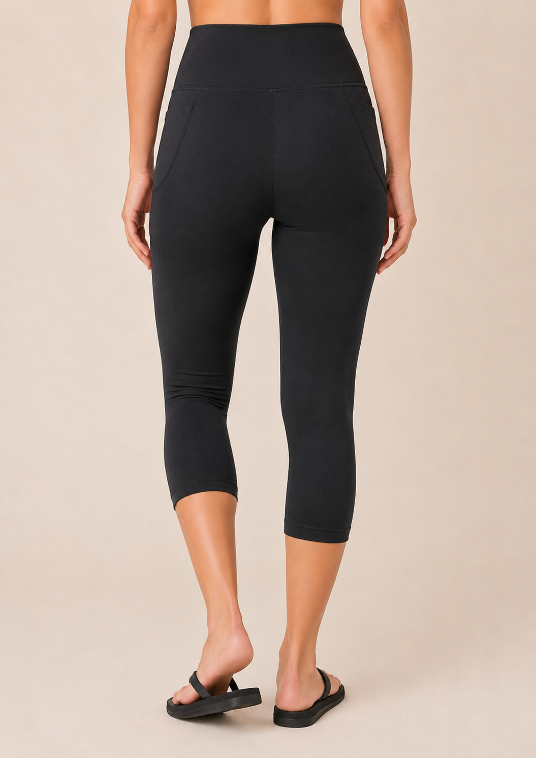 Daily Capri Leggings with Pocket in Black